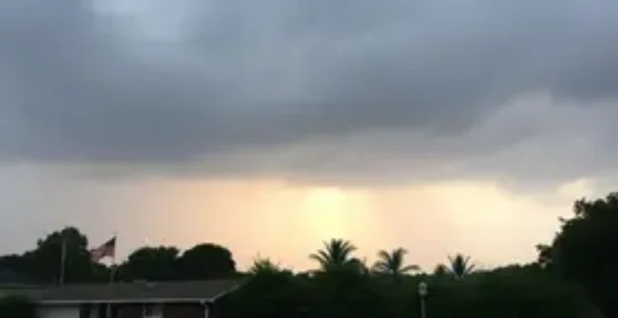 noites com nuvens e pouca chuva no final de semana