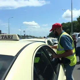 vistoria da frota de táxis